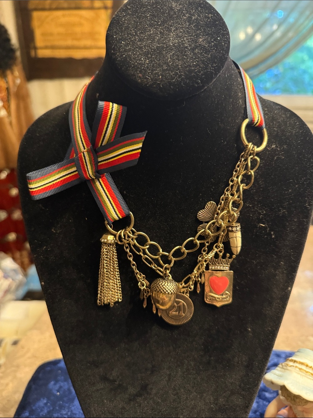 Vintage Vera Wang gold tone and ribbon charm set born to Hola necklace - Picture 3 of 4